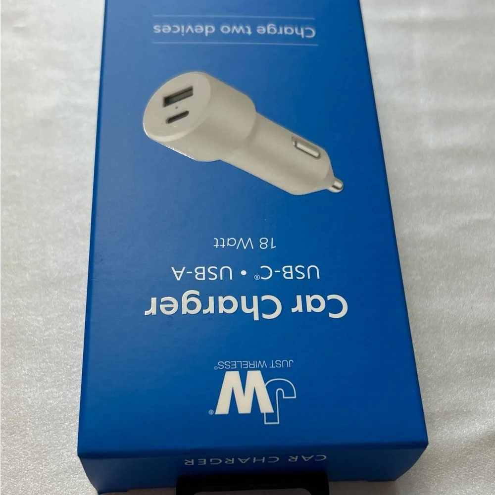 New Car Charger USB-C USB-A 18 Watt Charged two Devices Lifetime Warranty NIB